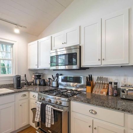 Heated Pool, Driftwood Cottage By Rovetravel East Hampton Exterior foto